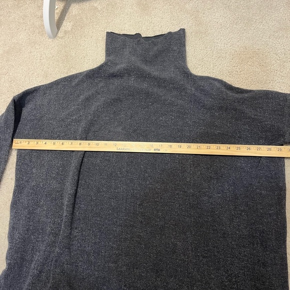 Free People Oversized Gray Slouchy Sweater Size Small turtleneck - Picture 8 of 8